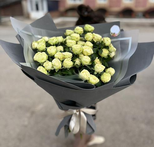 Букет Белые кустовые розы Солинеро в Байкальске