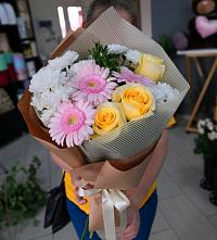 Букет цветов из:  Герберы, Розы и Хризантемы в Байкальске