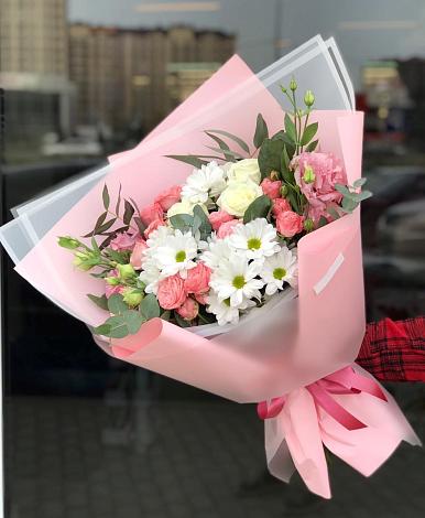 Букет цветов из: Розы, Лизиантусы и Хризантемы в Байкальске
